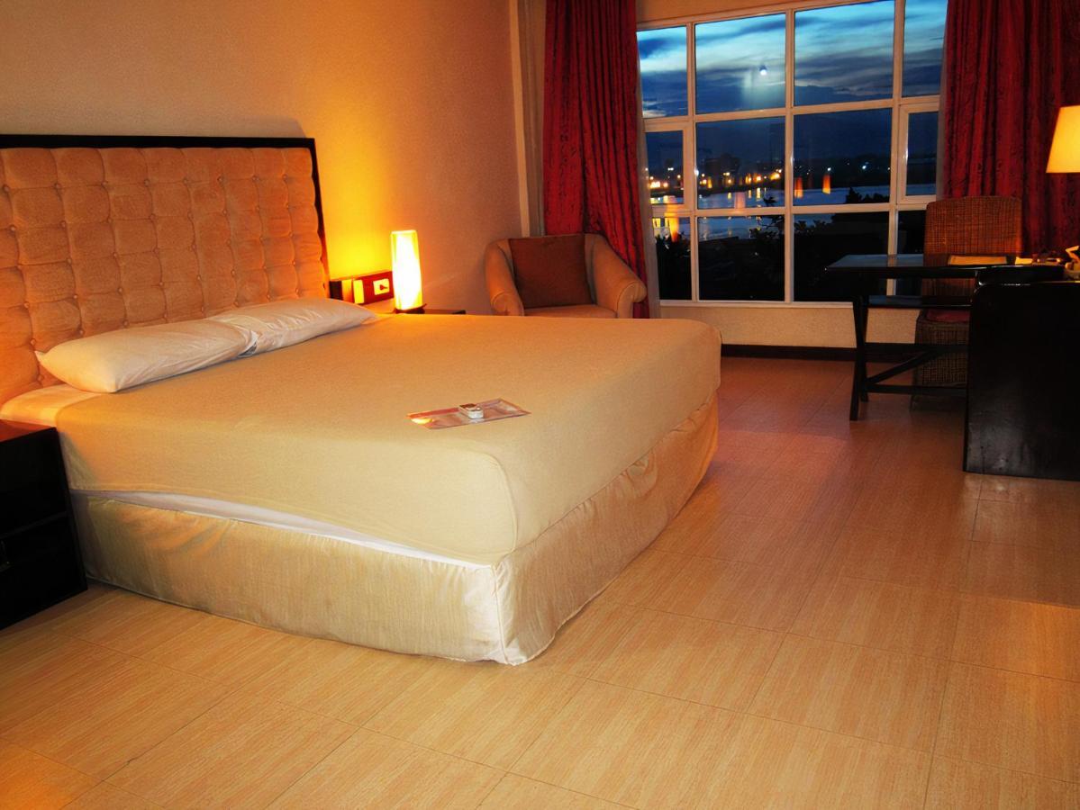 Cebu Dulcinea Hotel And Suites-Mactan Airport Hotel Lapu-Lapu City Zewnętrze zdjęcie