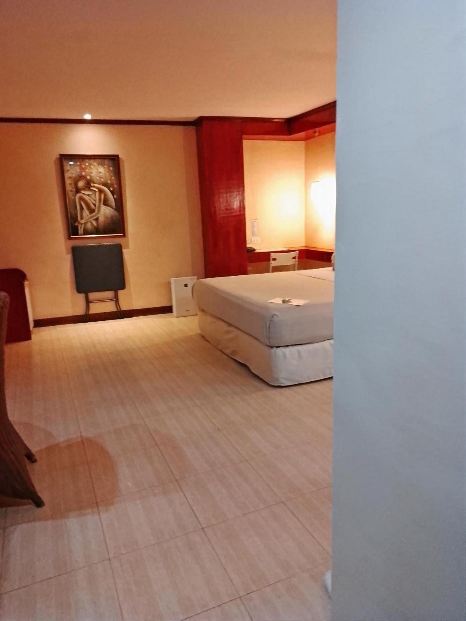 Cebu Dulcinea Hotel And Suites-Mactan Airport Hotel Lapu-Lapu City Zewnętrze zdjęcie
