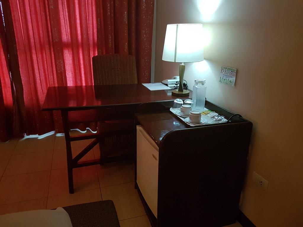 Cebu Dulcinea Hotel And Suites-Mactan Airport Hotel Lapu-Lapu City Zewnętrze zdjęcie
