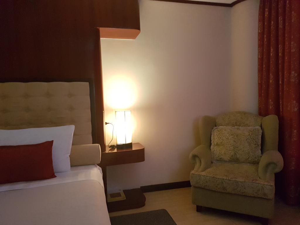 Cebu Dulcinea Hotel And Suites-Mactan Airport Hotel Lapu-Lapu City Zewnętrze zdjęcie
