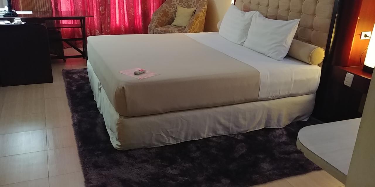 Cebu Dulcinea Hotel And Suites-Mactan Airport Hotel Lapu-Lapu City Zewnętrze zdjęcie