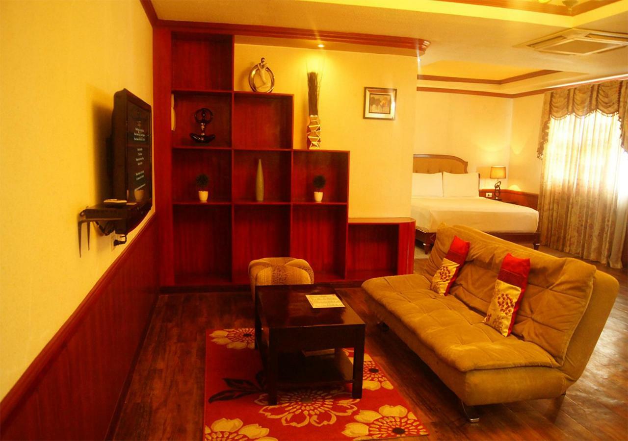 Cebu Dulcinea Hotel And Suites-Mactan Airport Hotel Lapu-Lapu City Zewnętrze zdjęcie